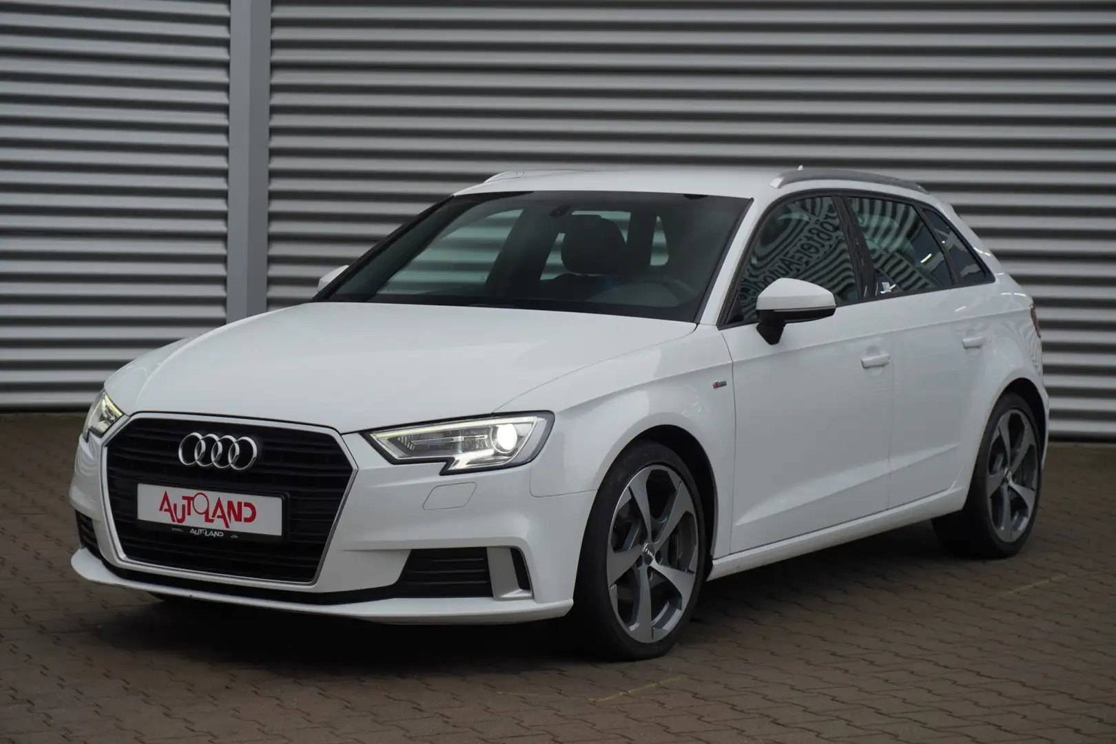 Audi A3 Sportback 1.5 TFSI sport Xenon Navi Teilleder Weiß - 2