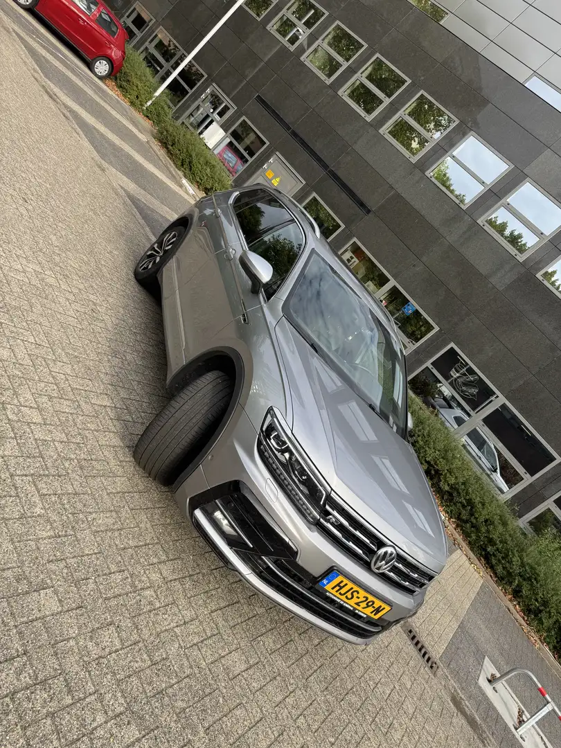 Volkswagen Tiguan 2.0 TDI HL Bus R 7p. Grijs - 1