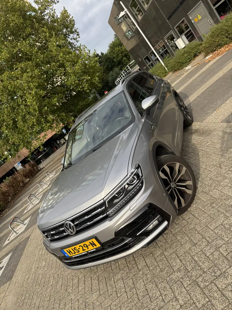 Volkswagen Tiguan 2.0 TDI HL Bus R 7p. Grijs - 2