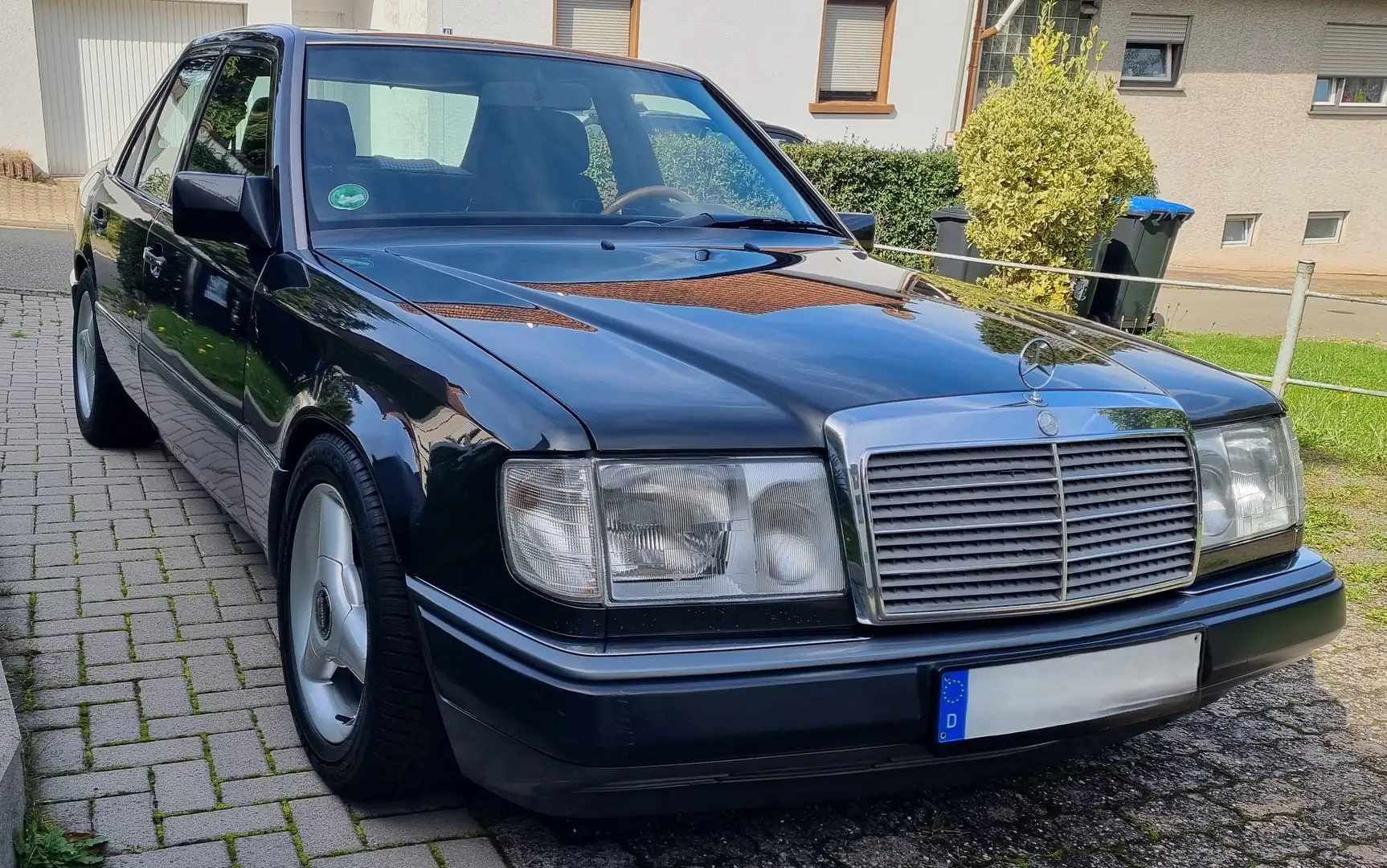Mercedes-Benz E 260 W124 Automatik Klima SSD Recaro Momo Schwarz - 1