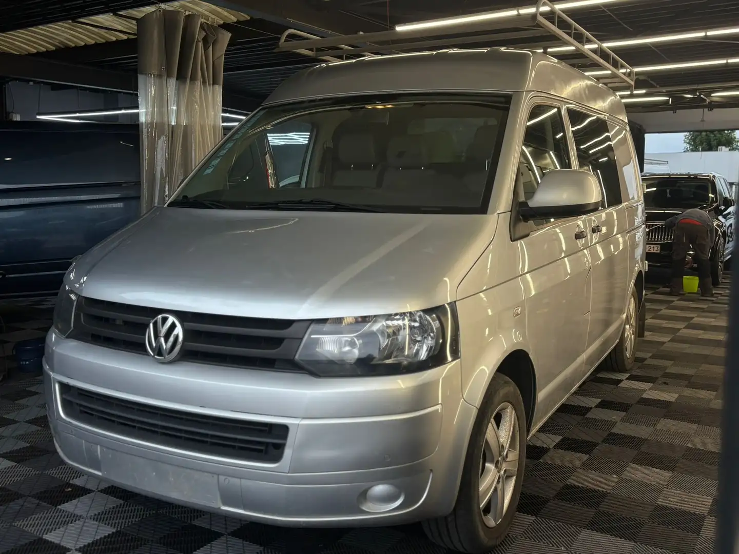 Volkswagen T5 4-MOTION Zelfbouwcamper Automatique 132Kw Zilver - 1