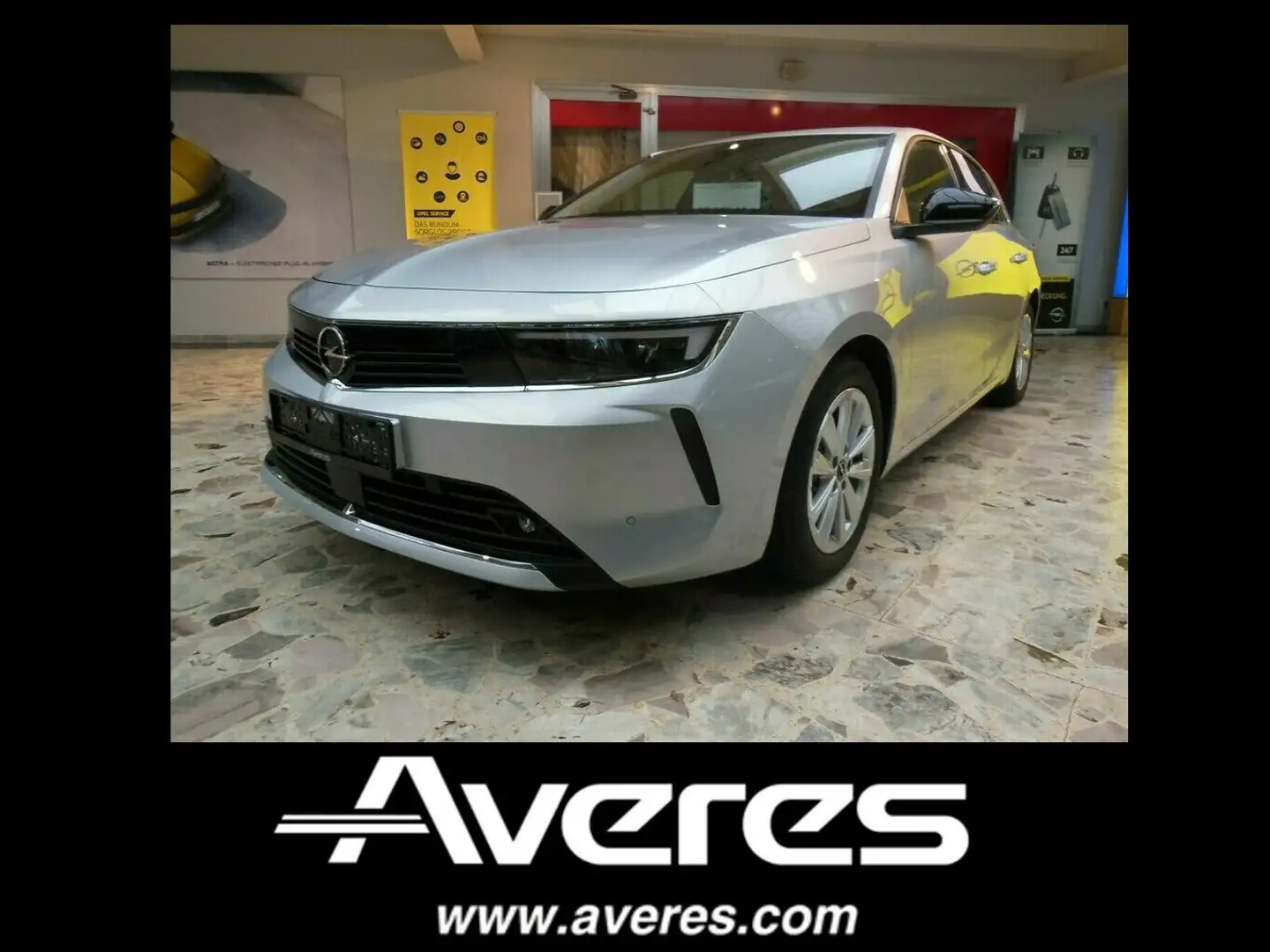 Opel Astra 1.2 Elegance Silber - 1