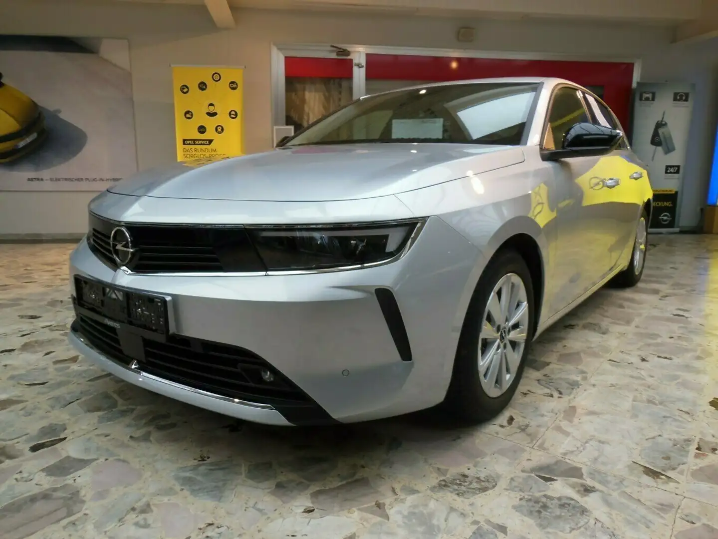 Opel Astra 1.2 Elegance Silber - 2