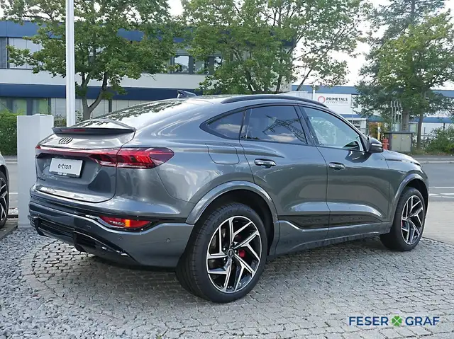 Audi SQ6 E-Tron view 3