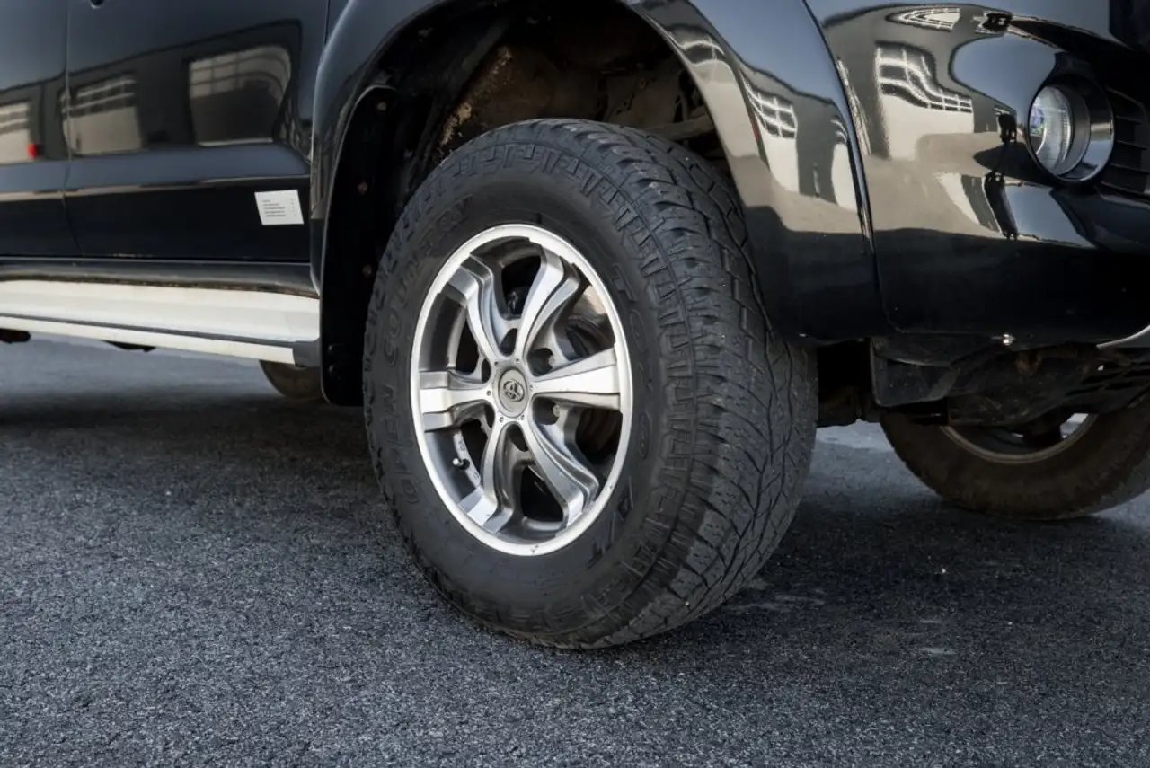 TOYOTA HILUX DOUBLE CABINE 3.0 171 ch D-4D BVA 4X4 - ATTELAGE - 129800 km