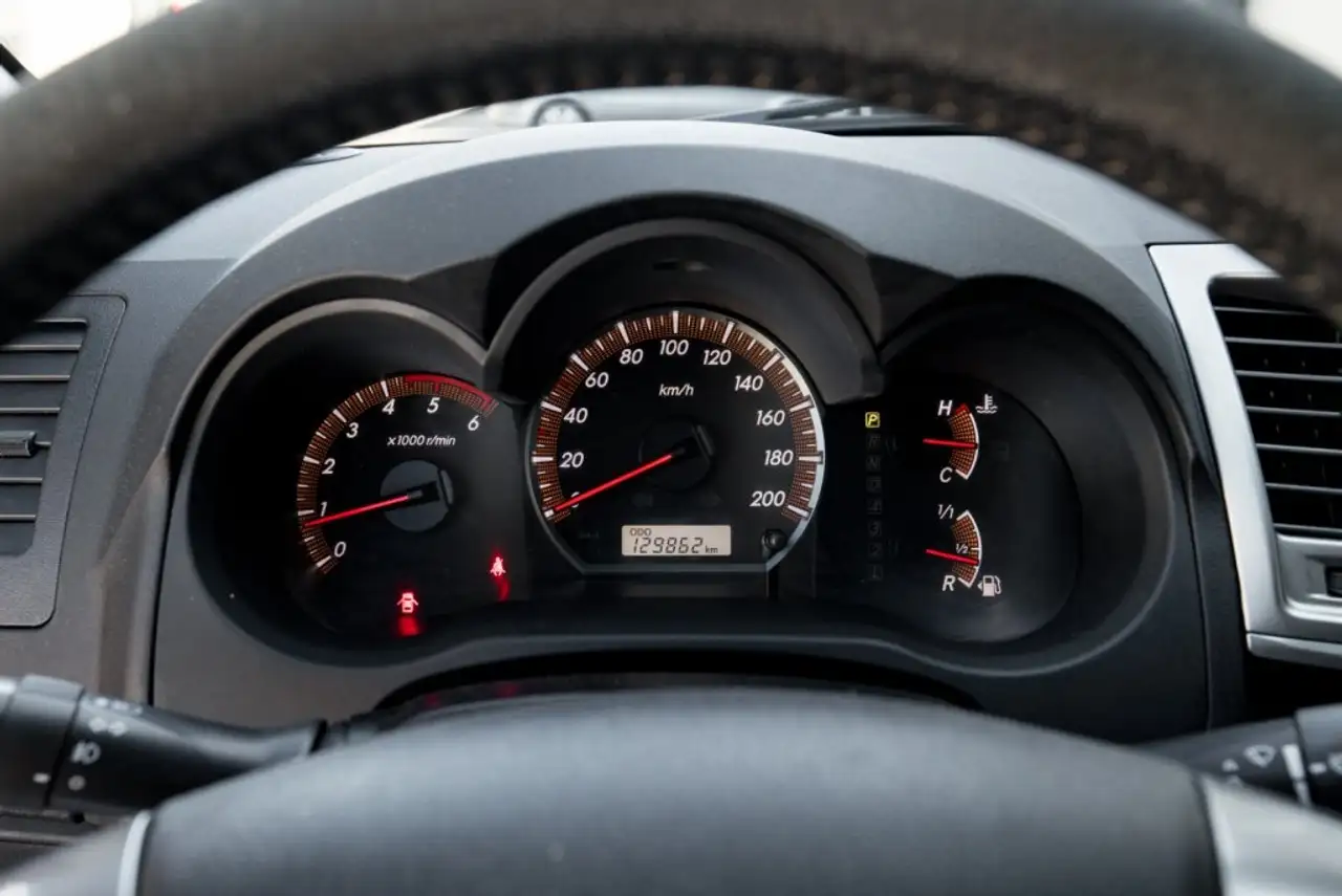 TOYOTA HILUX DOUBLE CABINE 3.0 171 ch D-4D BVA 4X4 - ATTELAGE - 129800 km