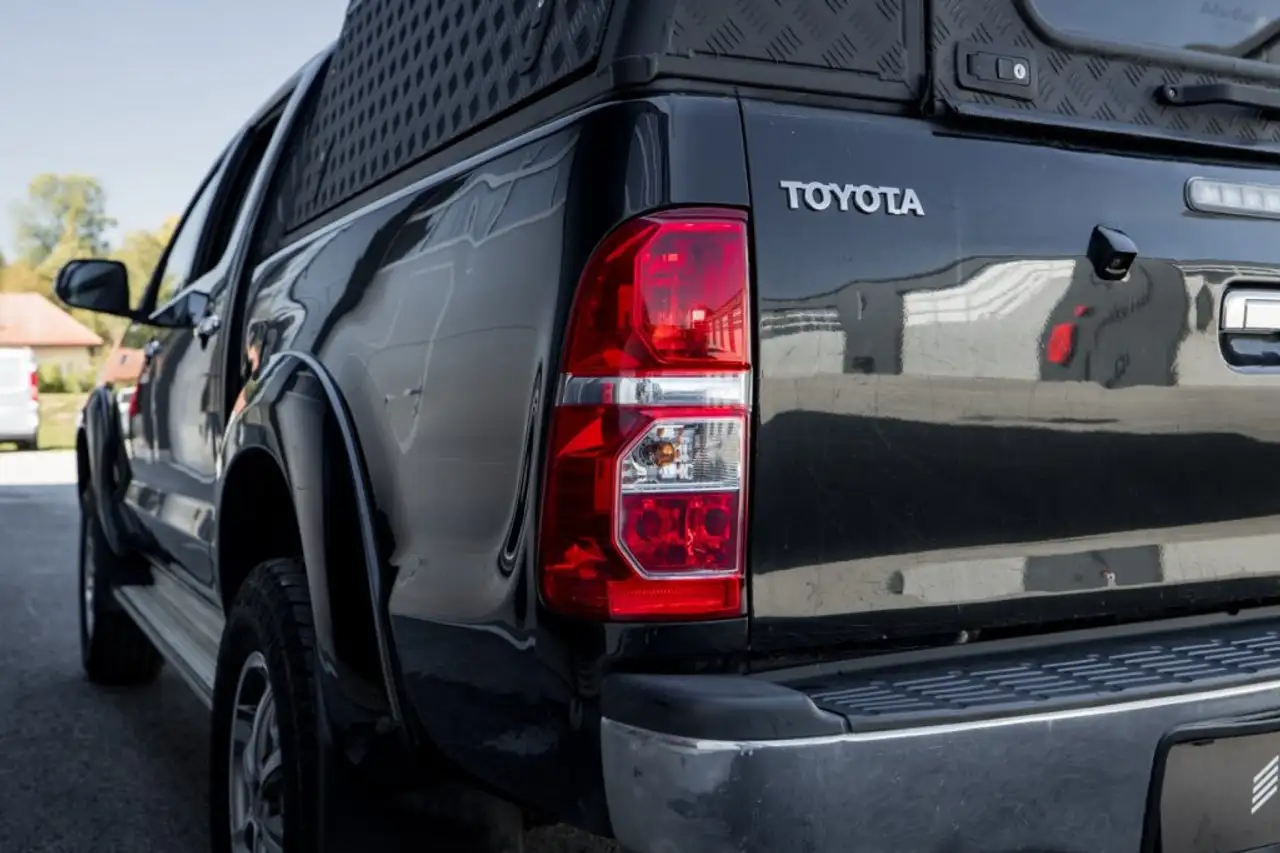 TOYOTA HILUX DOUBLE CABINE 3.0 171 ch D-4D BVA 4X4 - ATTELAGE - 129800 km