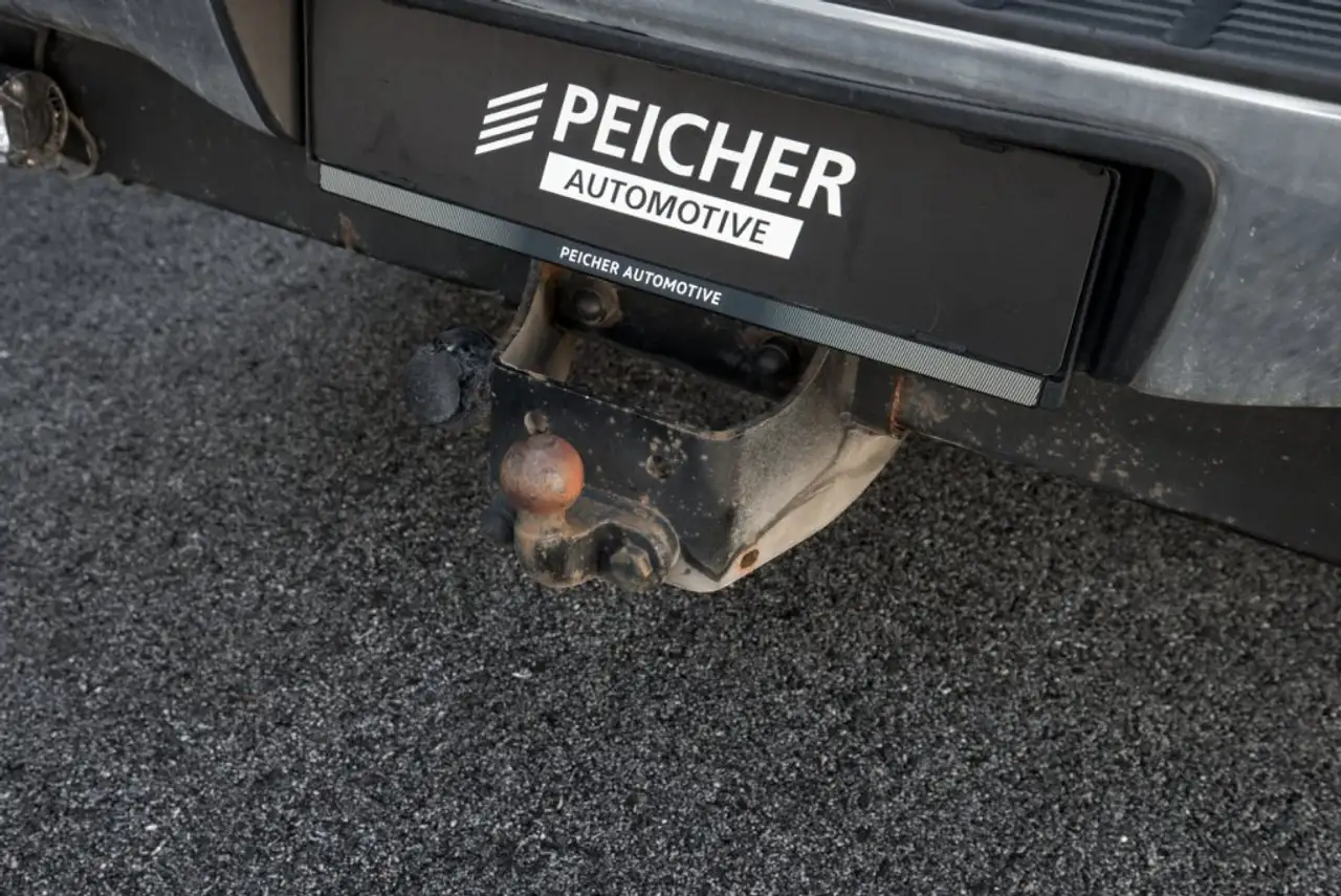 TOYOTA HILUX DOUBLE CABINE 3.0 171 ch D-4D BVA 4X4 - ATTELAGE - 129800 km