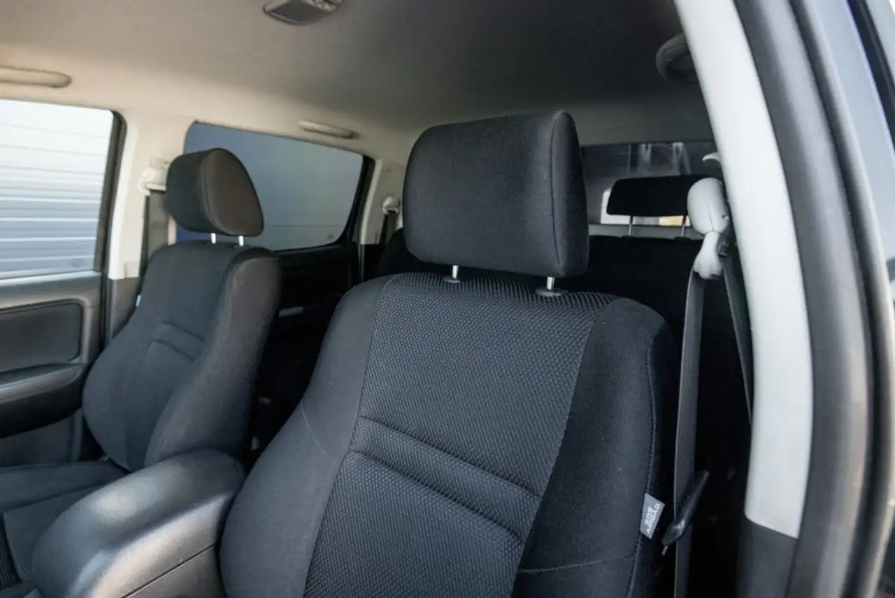 TOYOTA HILUX DOUBLE CABINE 3.0 171 ch D-4D BVA 4X4 - ATTELAGE - 129800 km