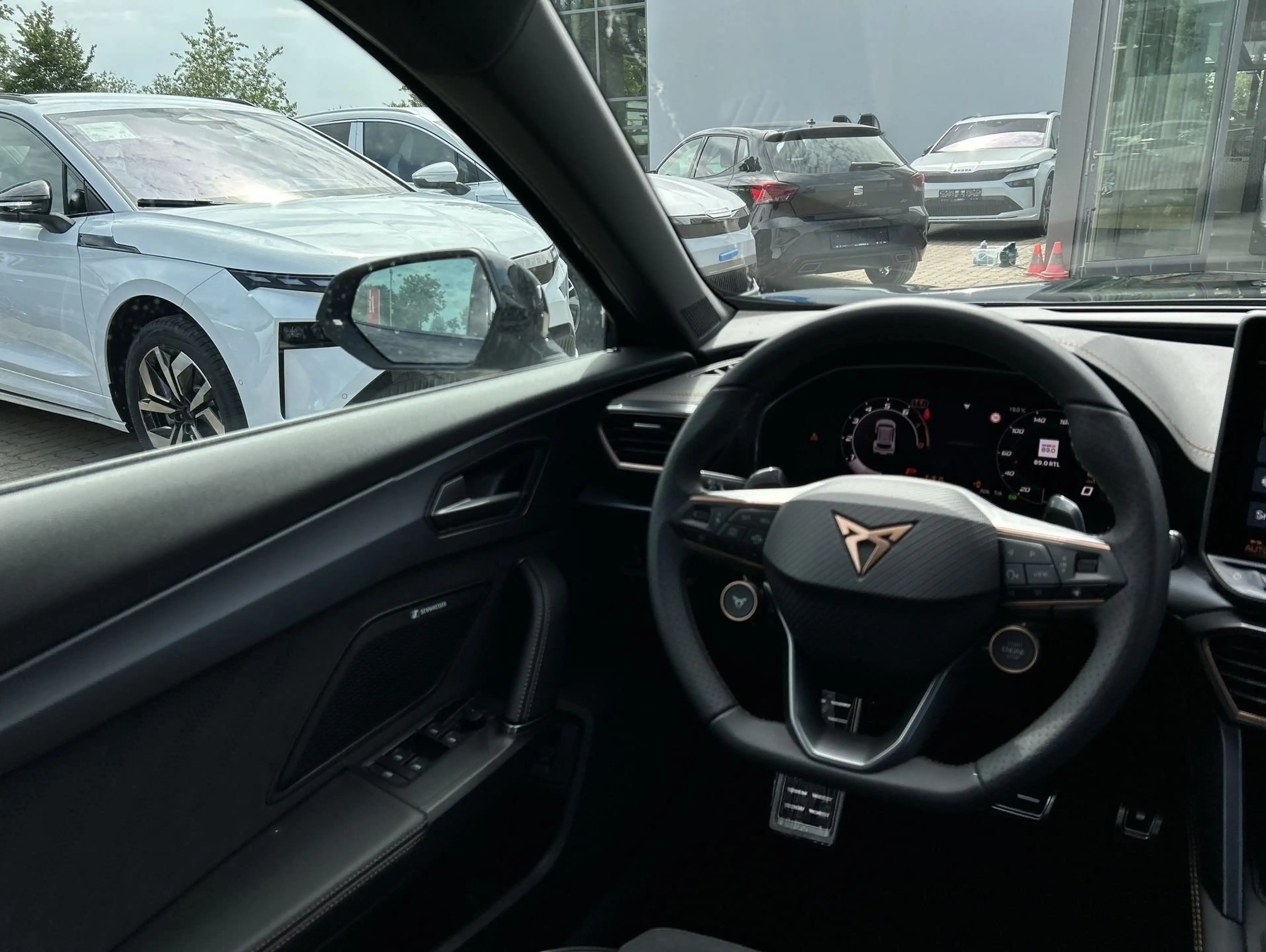 CUPRA Formentor 2.0 TSI VZ W Pano Matrix ACC AHK LED — photo 10