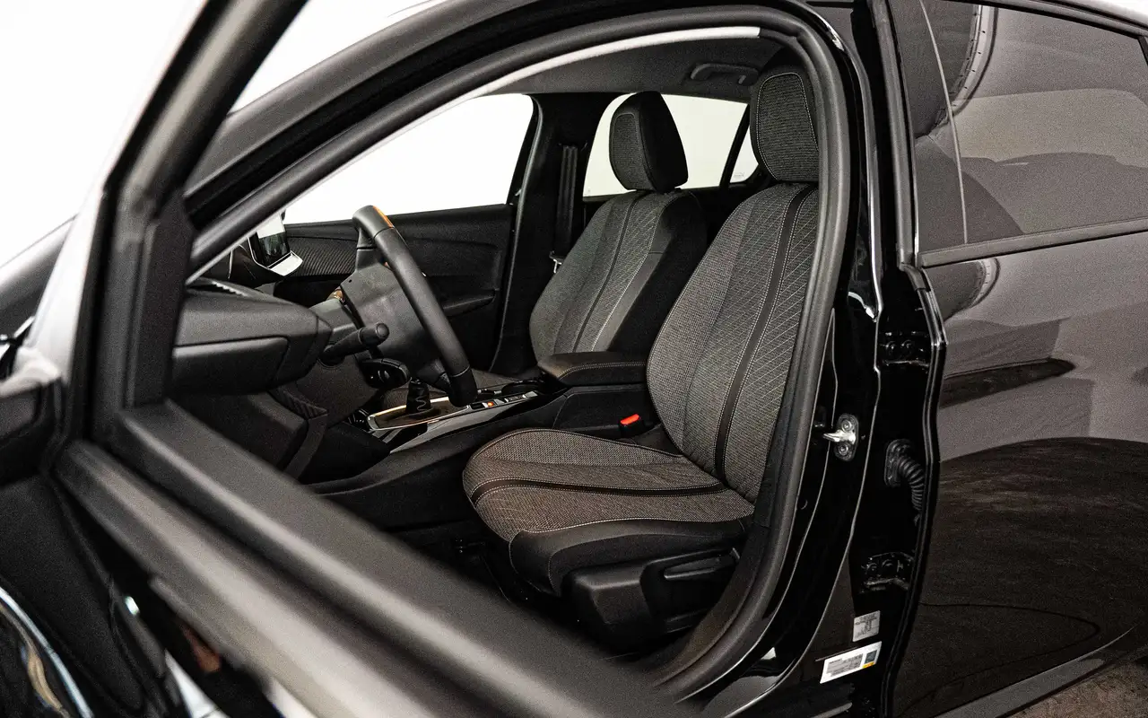 Peugeot 208 1.2 Turbo Allure 8