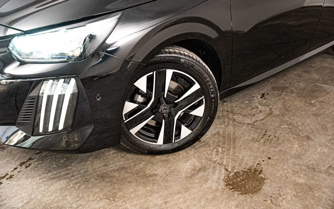 Peugeot 208 1.2 Turbo Allure 5