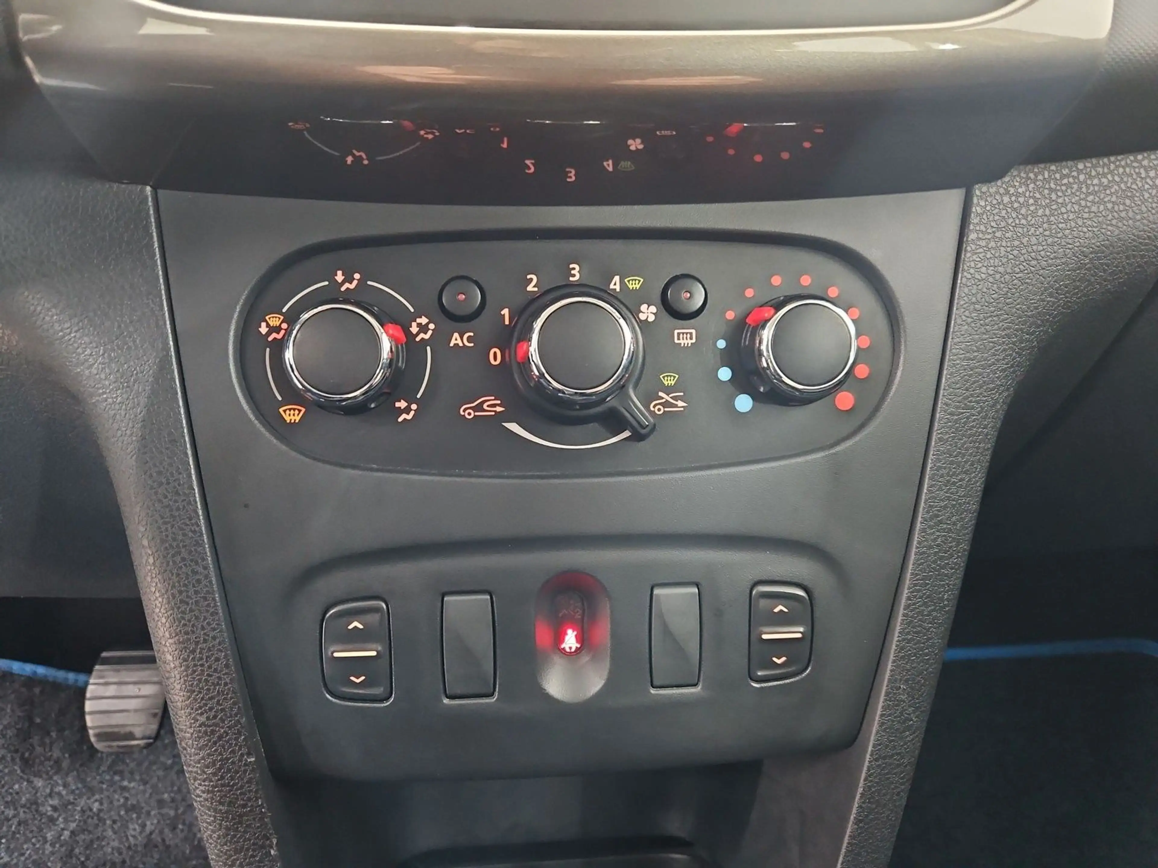 Dacia Logan MCV II Kombi Laureate *KLIMA*ECO*KAM* — photo 15