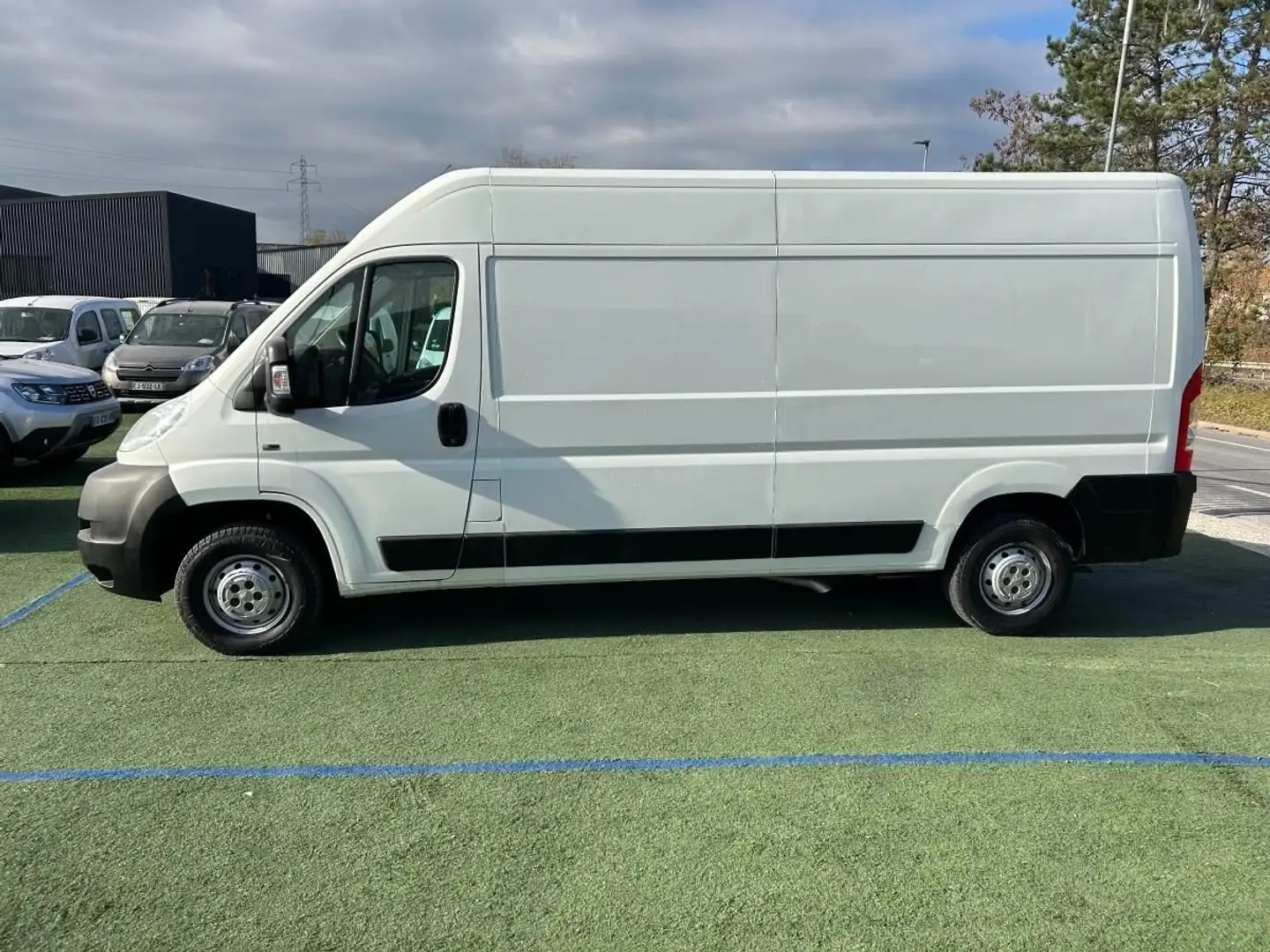 Peugeot Boxer 335 L3H2 2.2 HDi 130ch335 L3H2 (9.990 HT) Motricité renforcée 2.2 HDi 130ch Blanc - 2