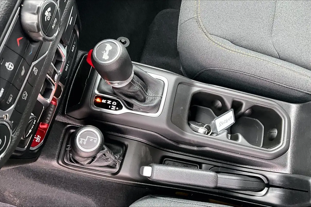 Jeep Wrangler снимка Jeep Wrangler
