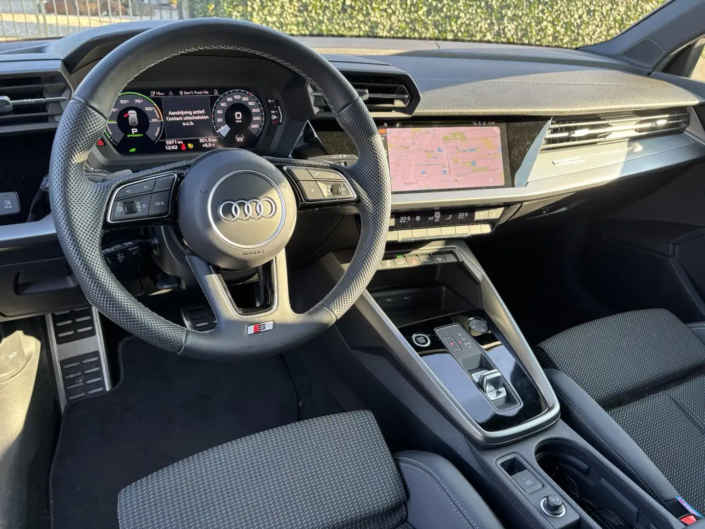 Audi A3 Sportback 45 TFSI e S edition Competition Zwart - 2