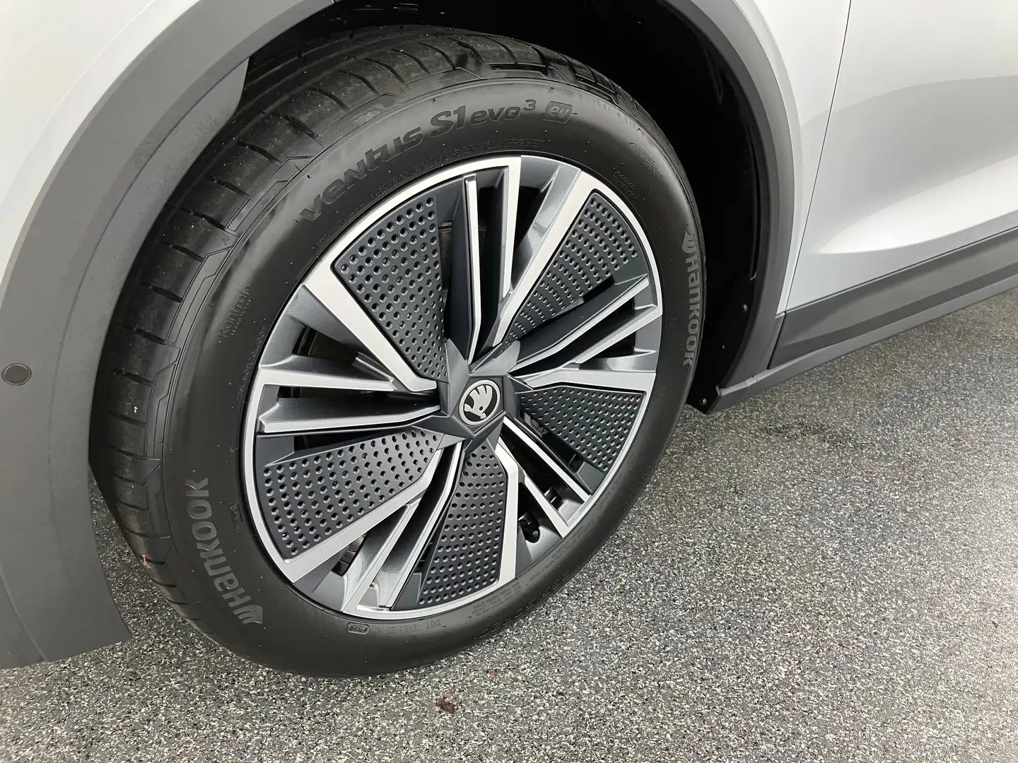 Skoda Elroq 85 Silber - 2