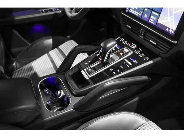 Porsche Cayenne view 26
