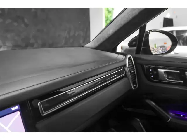 Porsche Cayenne view 23