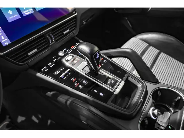 Porsche Cayenne view 10