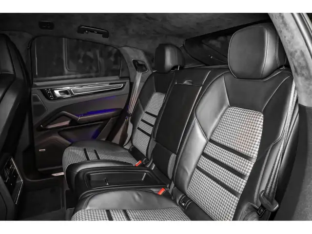 Porsche Cayenne view 12