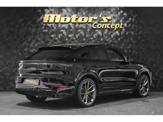 Porsche Cayenne view 3