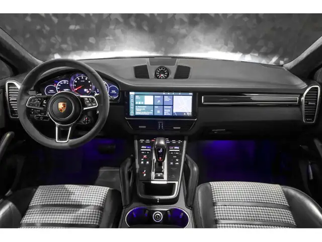 Porsche Cayenne view 22