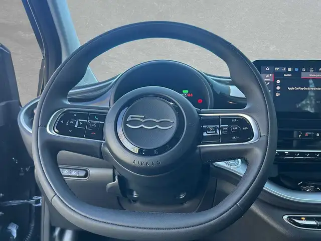 Fiat 500E view 11