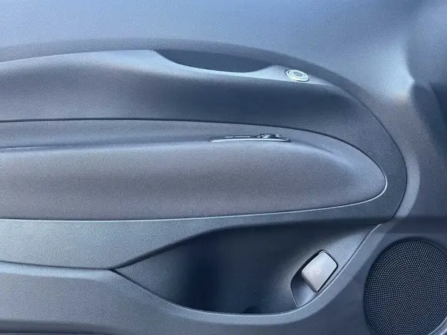 Fiat 500E view 5