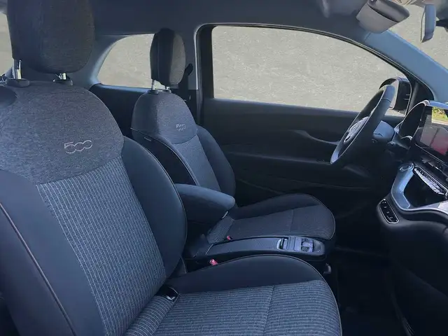 Fiat 500E view 6