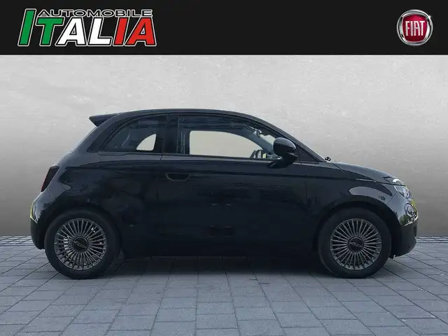Fiat 500E view 3