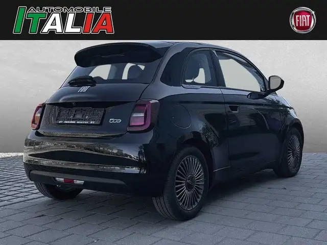Fiat 500E view 2