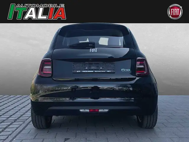 Fiat 500E view 4