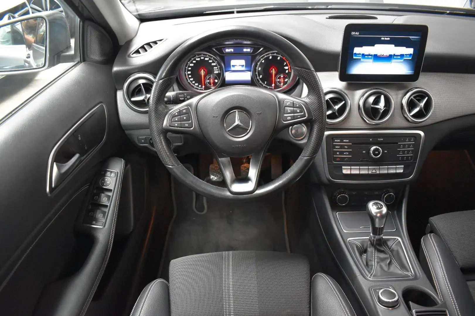 Mercedes-Benz GLA 180 URBAN*LED*360°KAMERA*SHZ*PDC*ALU* Gris - 2