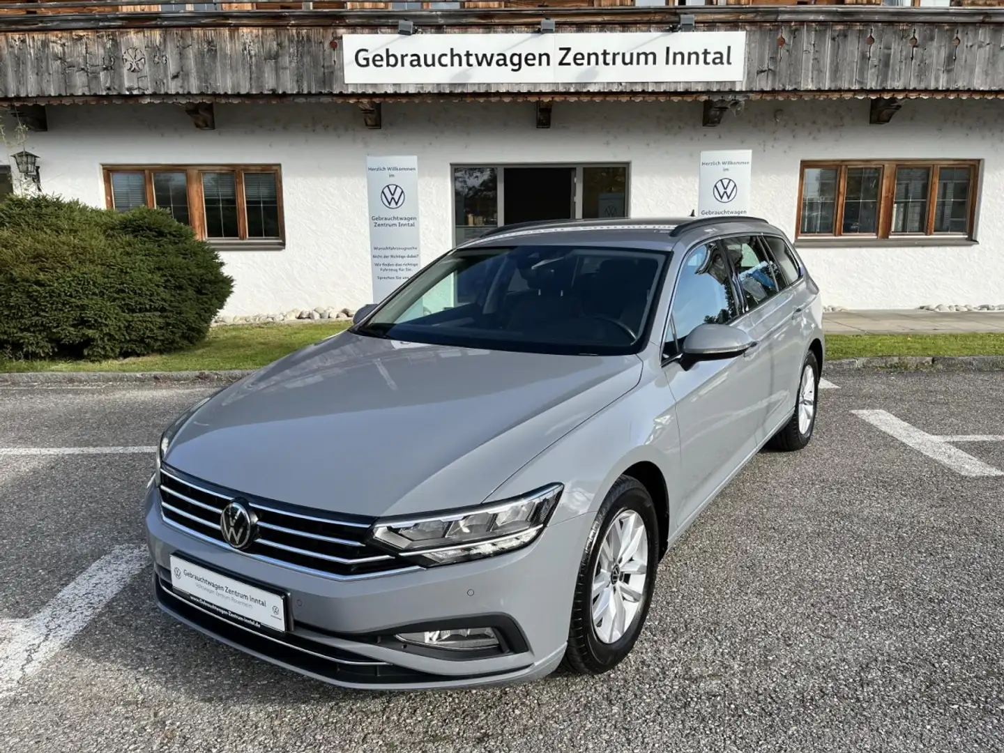 Volkswagen Passat Variant 2,0 TDI Business (Navi+LED+ACC) Klima Navi Grijs - 2