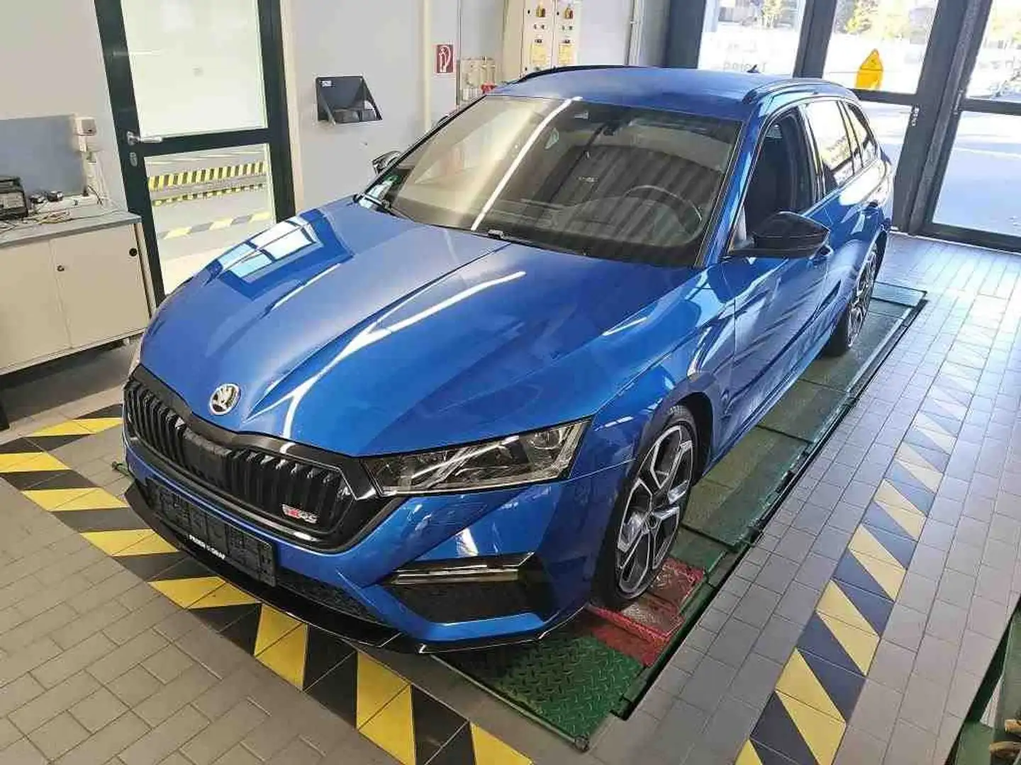 Skoda Octavia Combi 2.0 TDI DSG RS +MATRIX +ACC +HuD +RKAM +NAV Blau - 2