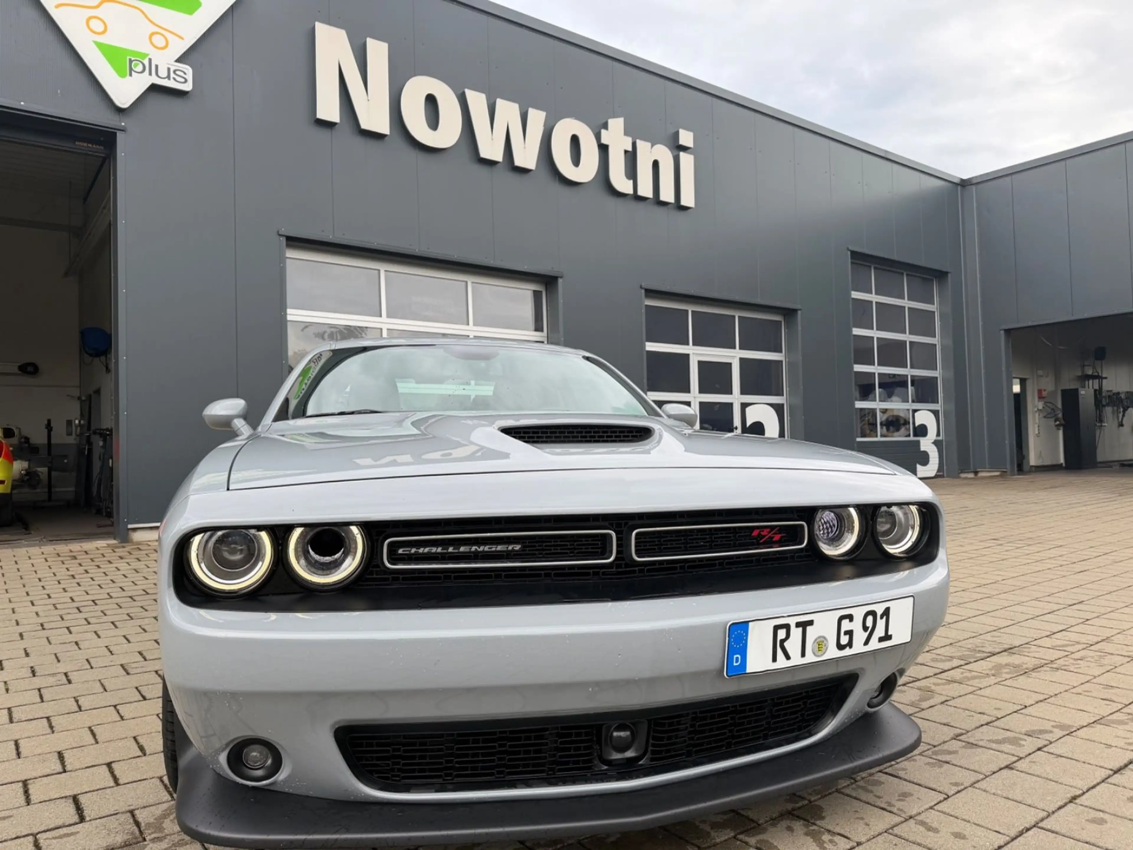 Dodge Challenger 5.7 V8 Hemi RT — photo 10