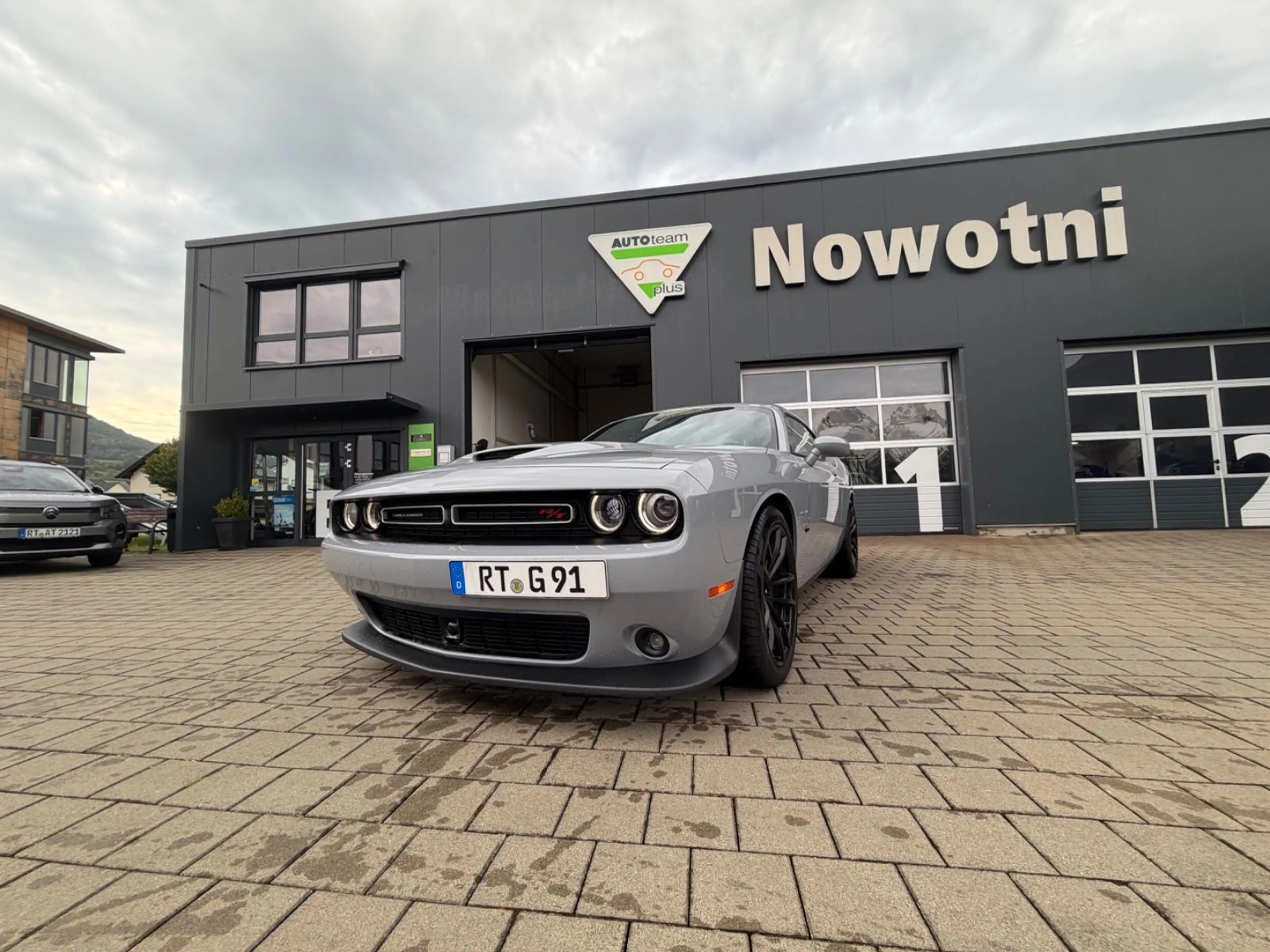 Dodge Challenger 5.7 V8 Hemi RT — photo 12