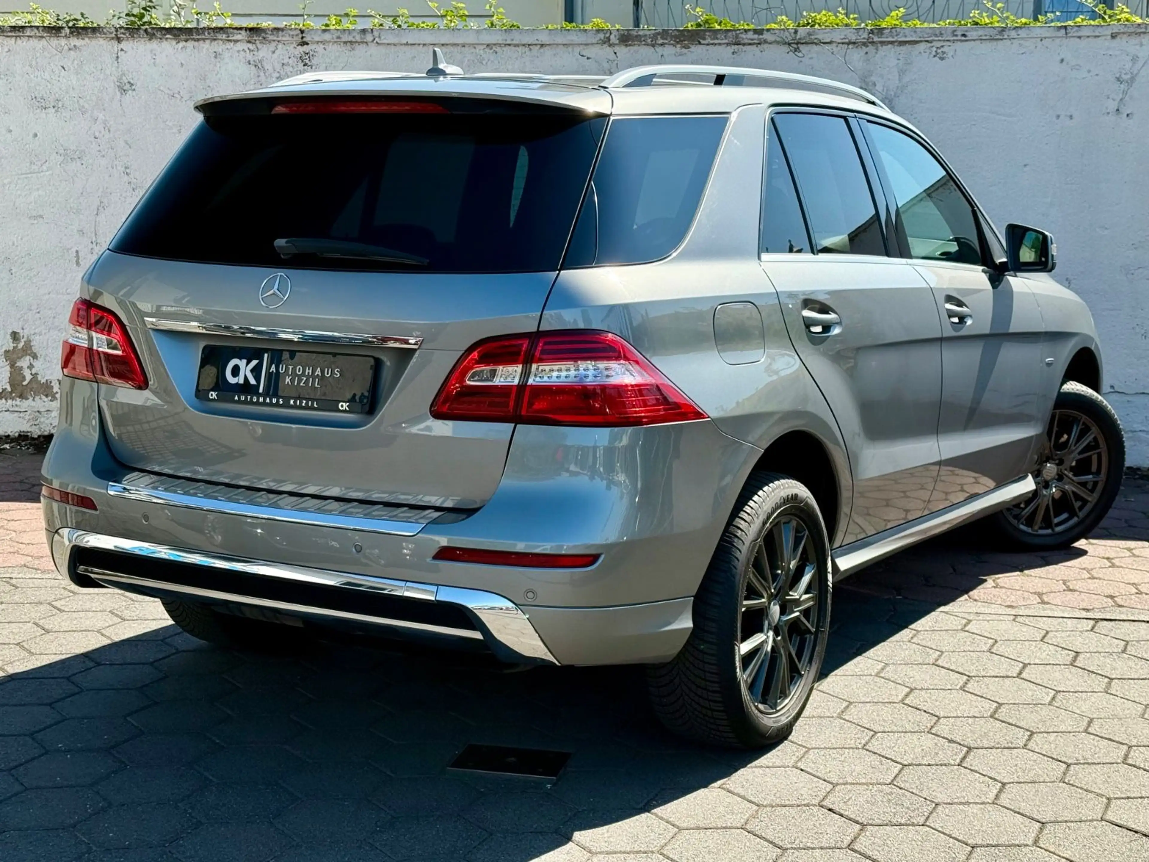 Mercedes-Benz ML 350 CDI BlueTec 4Matic AMG Paket CarPlay LED! — photo 13