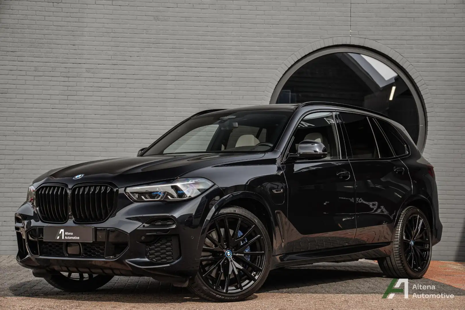 BMW X5 xDrive45e High Executive M-sport, btw, comfortstoe Zwart - 1