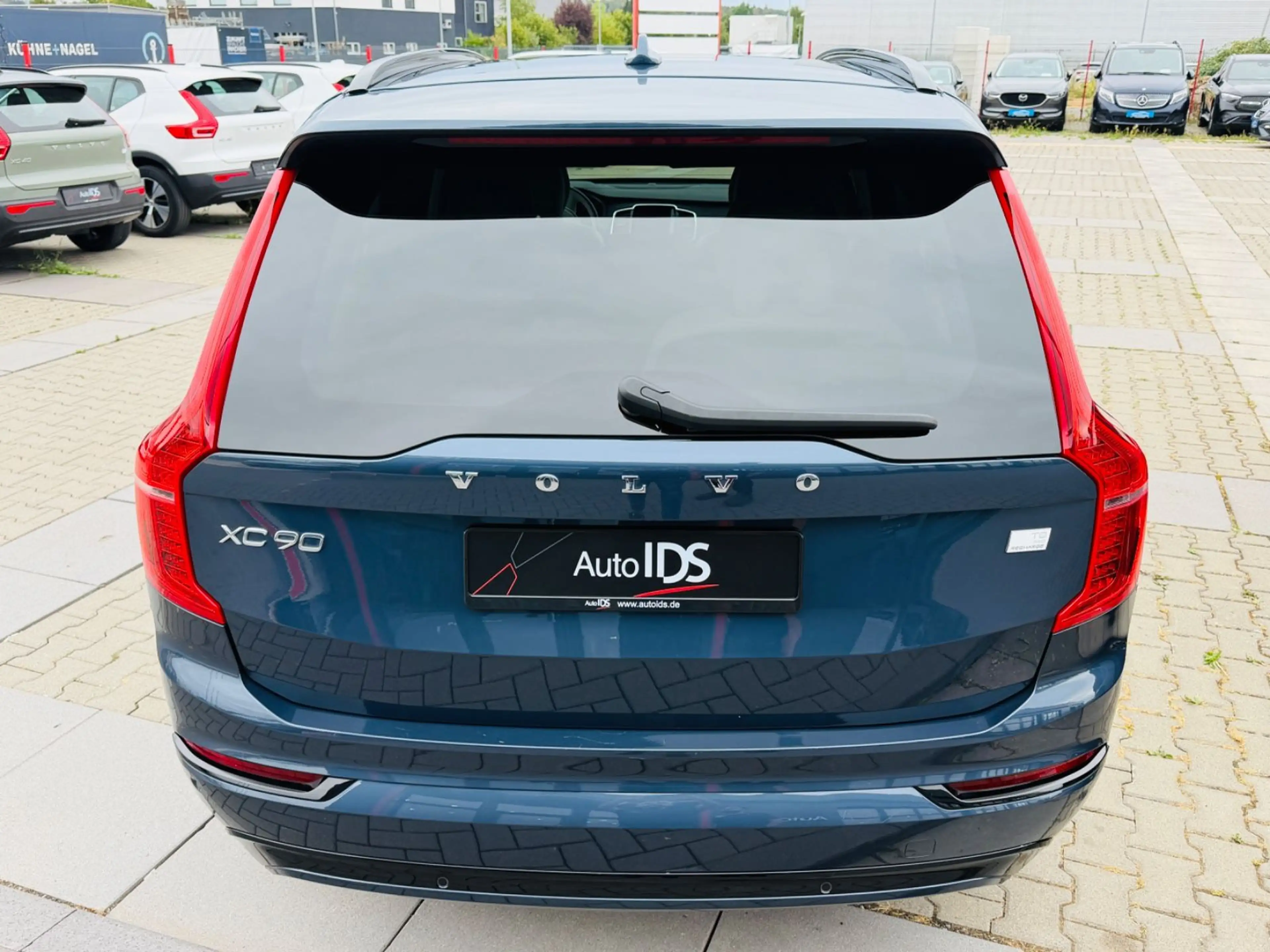 Volvo XC90 Plus Dark Recharge Plug-In Hybrid AWD — photo 5