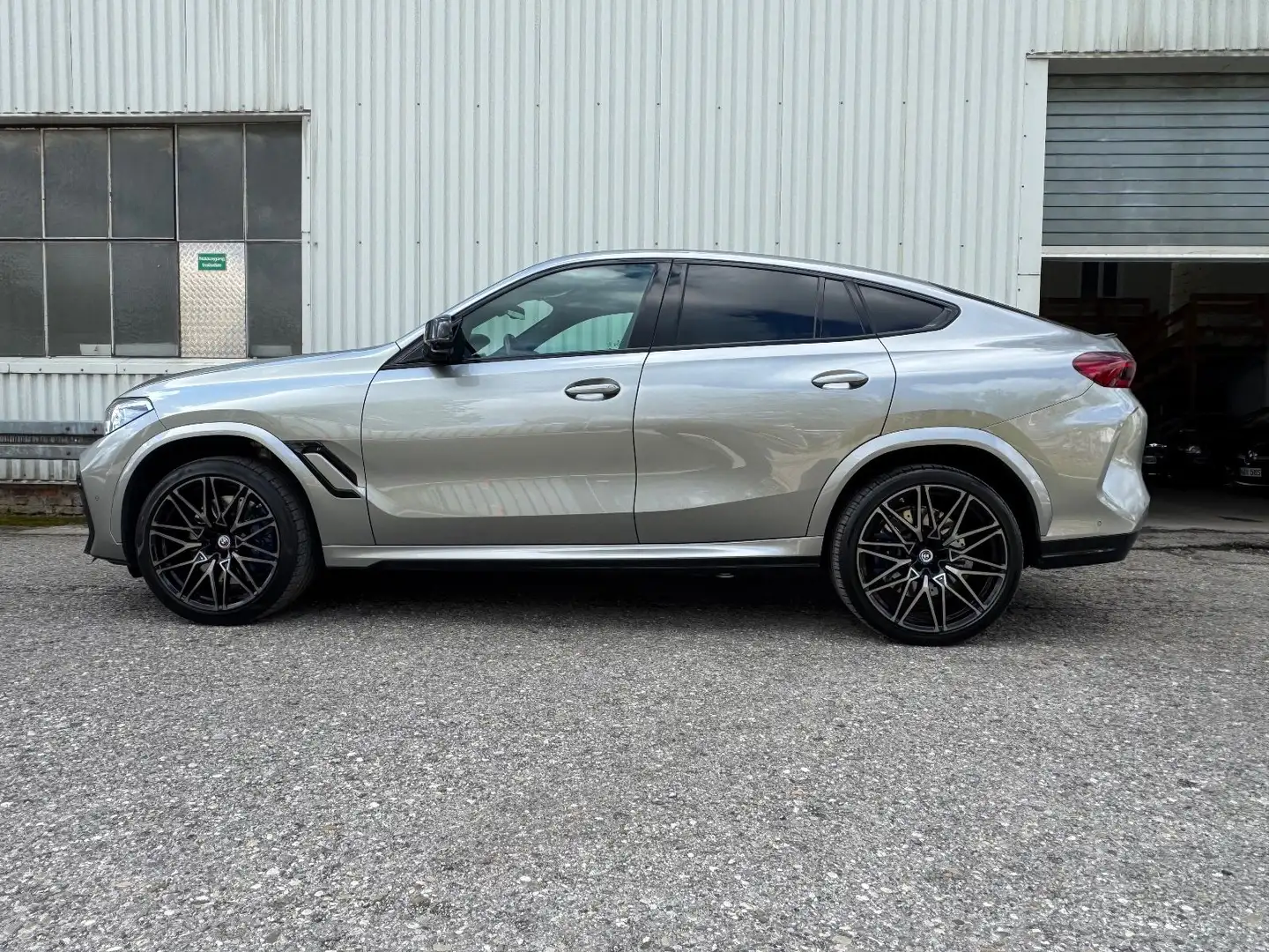 BMW X6 M * Competition * PANO * HuD * AHK * H & K Grau - 2