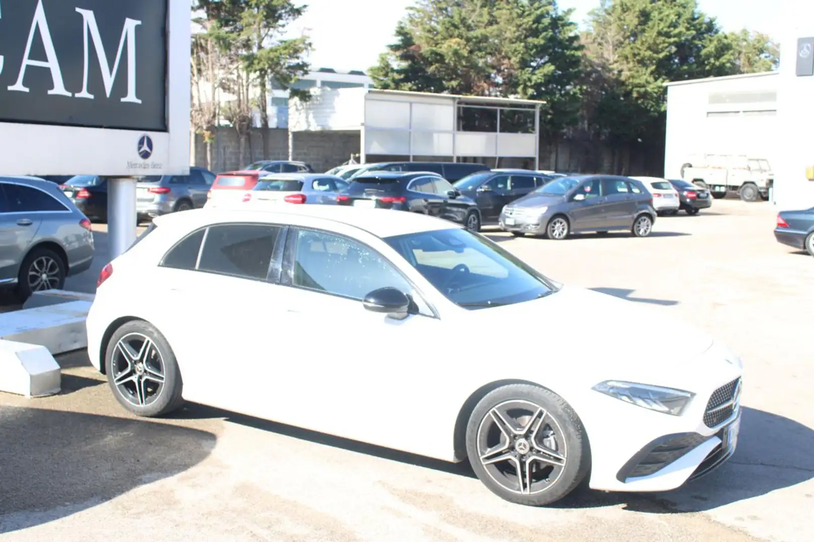 Mercedes-Benz A 180 d Automatic AMG Line Premium Bianco - 2