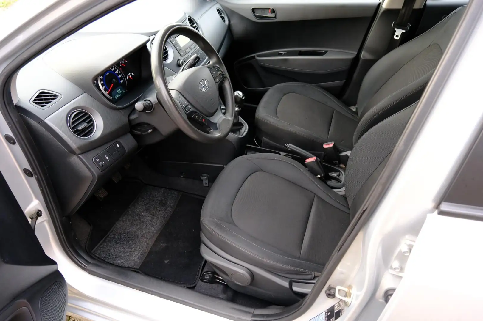 Hyundai i10 1.0i Comfort 5-drs Airco|1e Eig|Cruise|LMV Grijs - 2