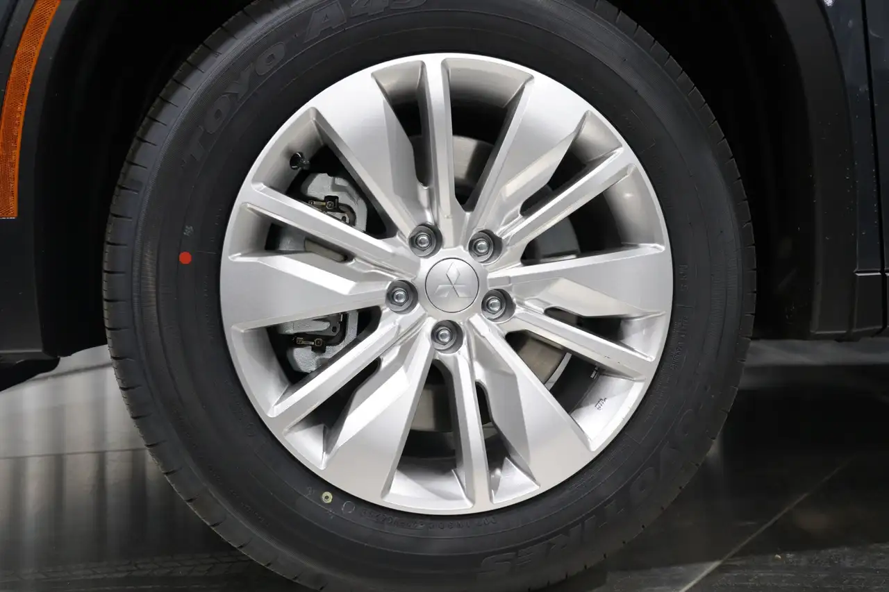 Mitsubishi Outlander снимка Mitsubishi Outlander