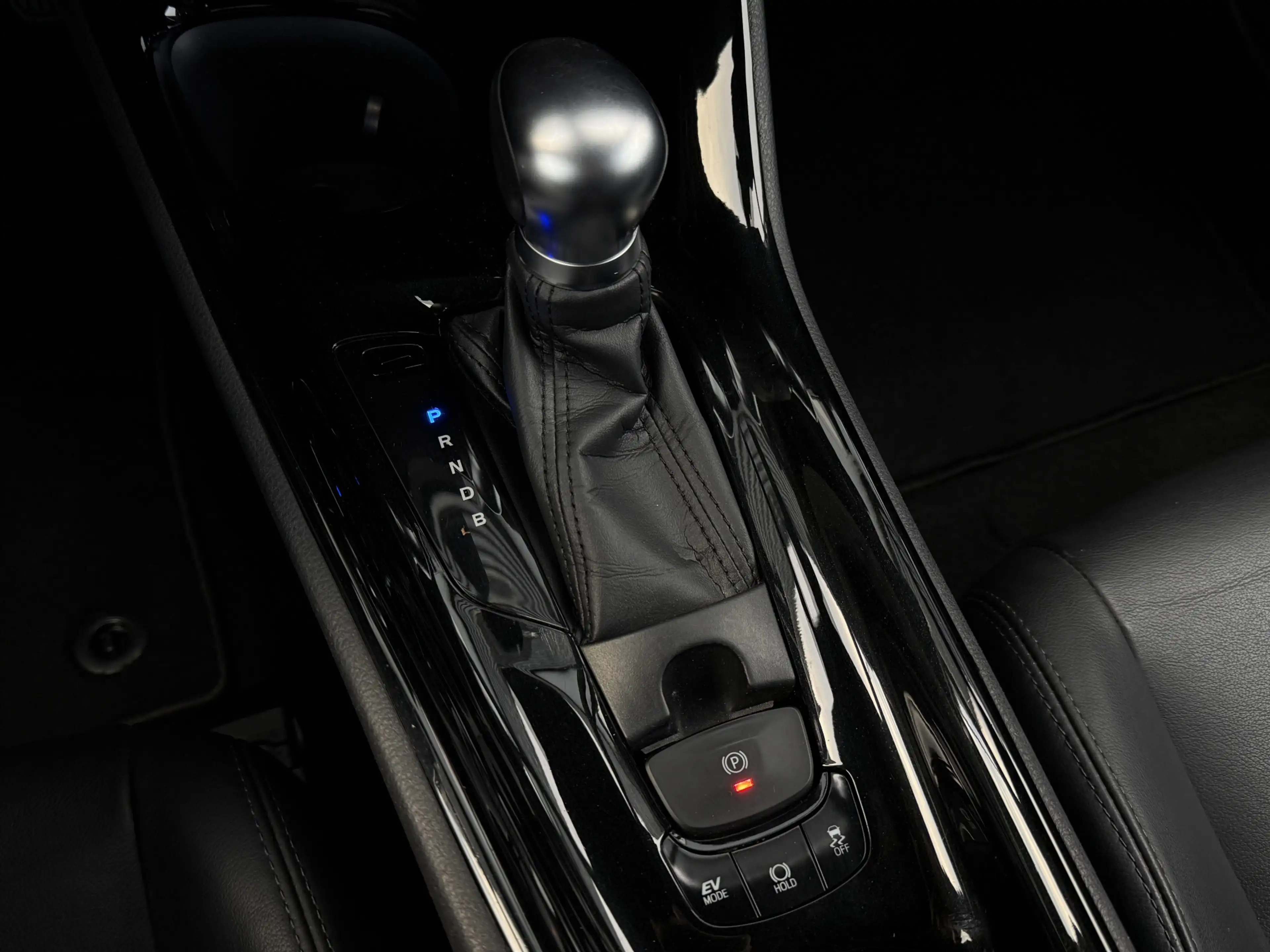 Toyota C-HR 1.8 Hybrid Bi-Tone Automaat Navigatie/Camera/18inc — photo 14