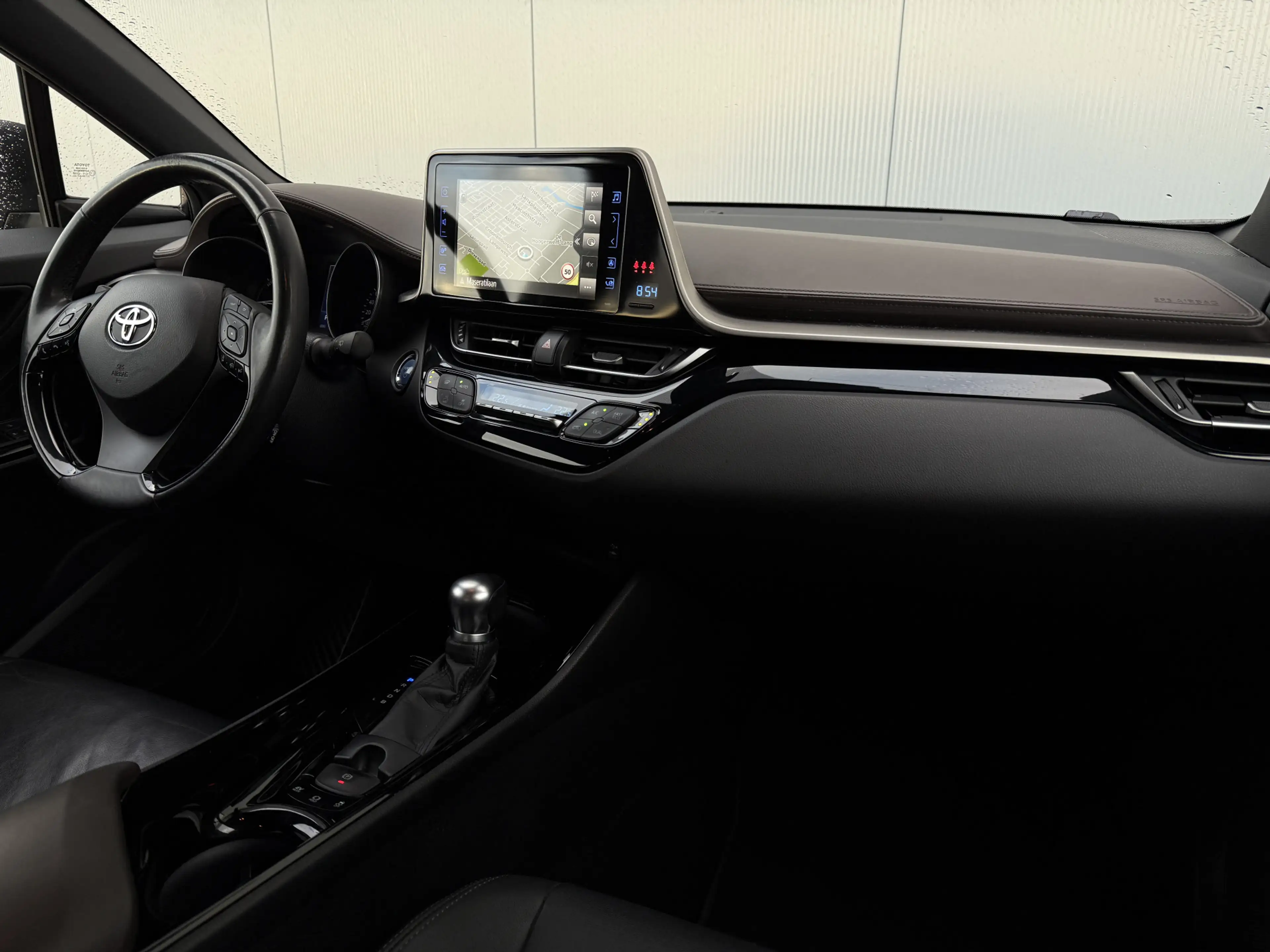 Toyota C-HR 1.8 Hybrid Bi-Tone Automaat Navigatie/Camera/18inc — photo 9