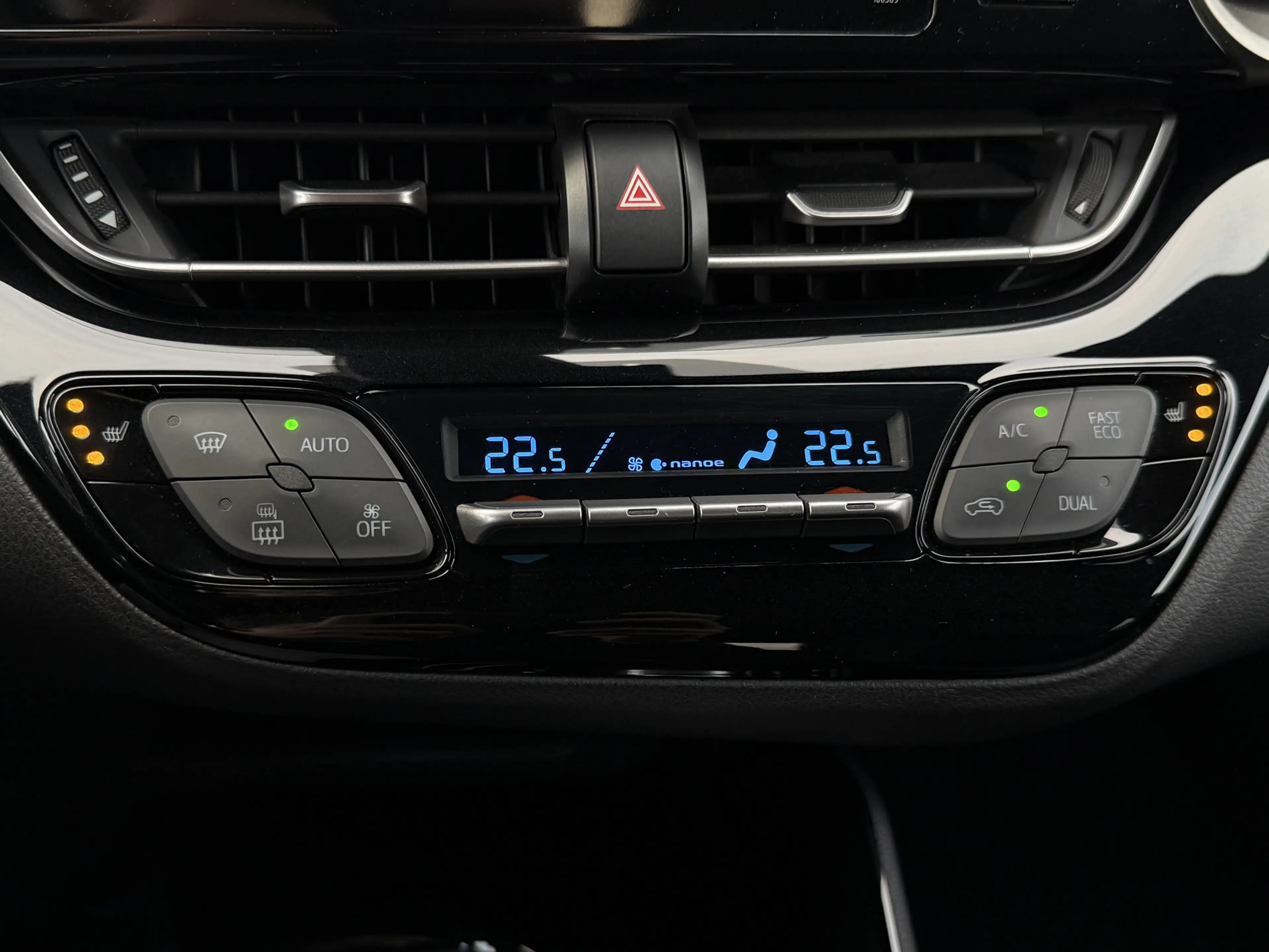 Toyota C-HR 1.8 Hybrid Bi-Tone Automaat Navigatie/Camera/18inc — photo 12