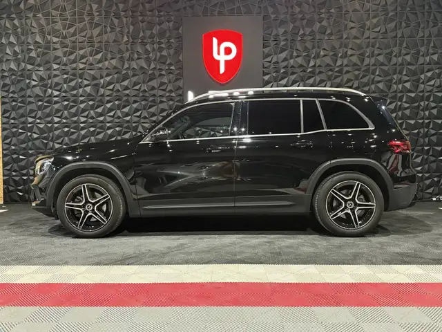 Mercedes-Benz GLB view 3