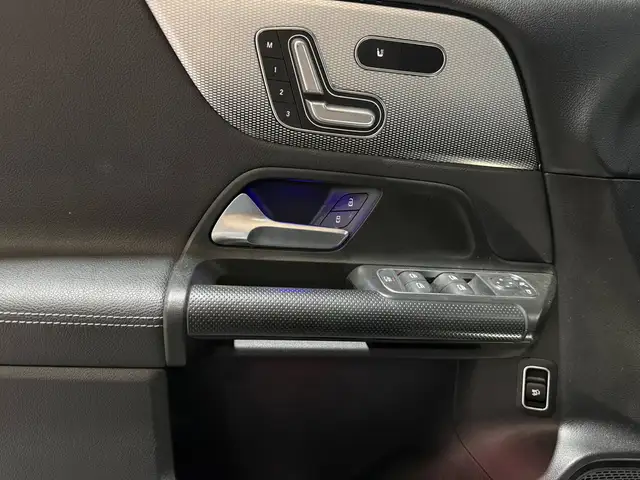Mercedes-Benz GLB view 11